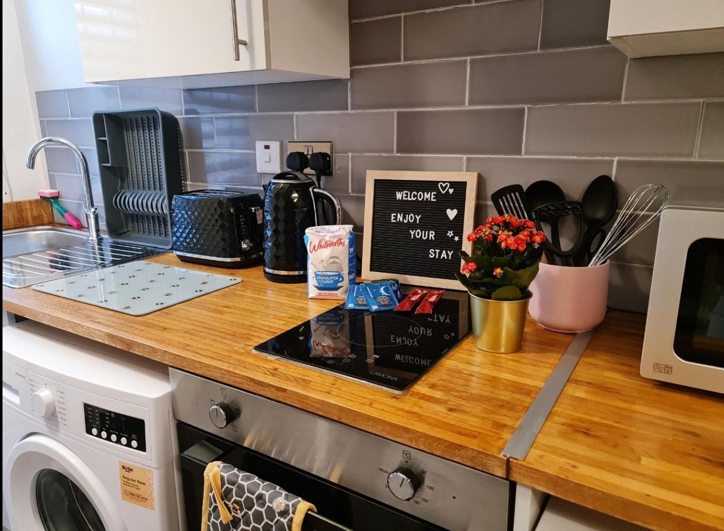 Cosy With Kitchenette And Private Bathroom - 15mins To London! Londra