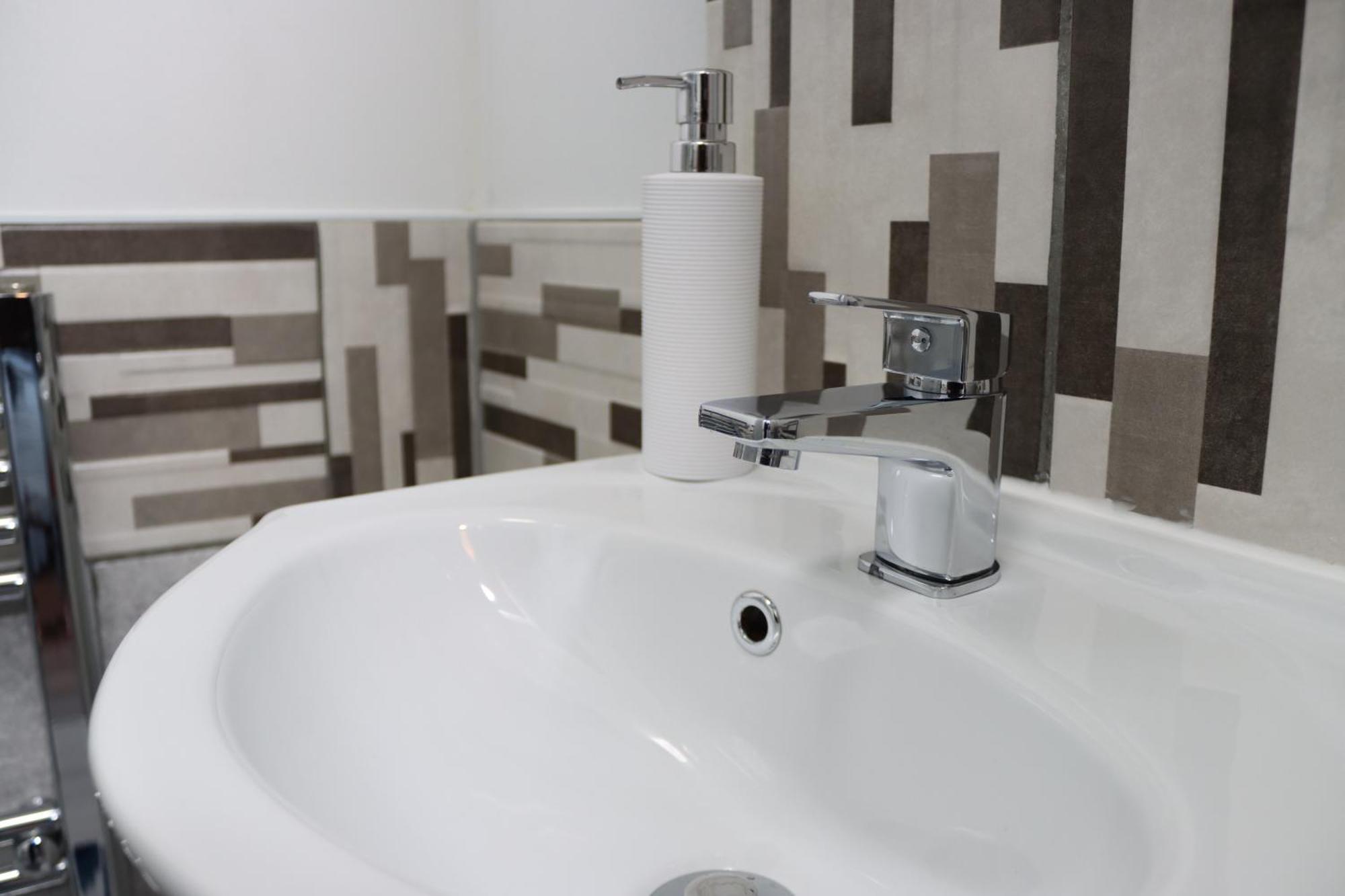 Cosy With Kitchenette And Private Bathroom - 15mins To London! Appartamento