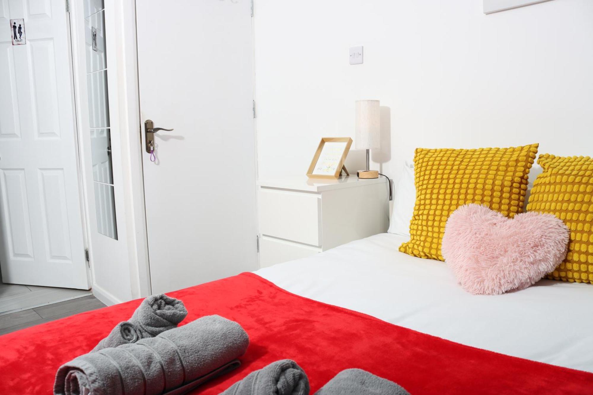 Cosy With Kitchenette And Private Bathroom - 15mins To London! Appartamento Londra