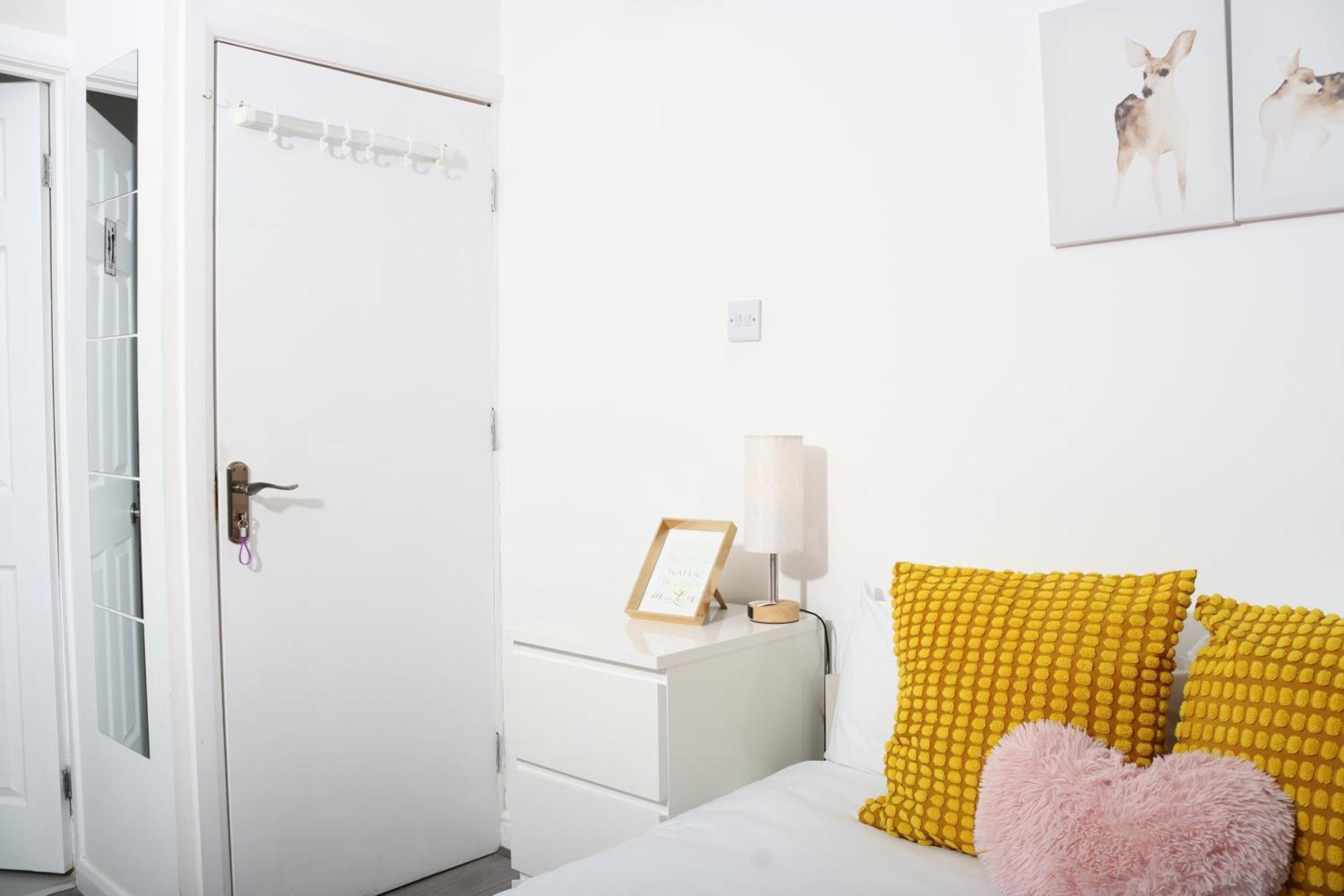 Cosy With Kitchenette And Private Bathroom - 15mins To London! Appartamento