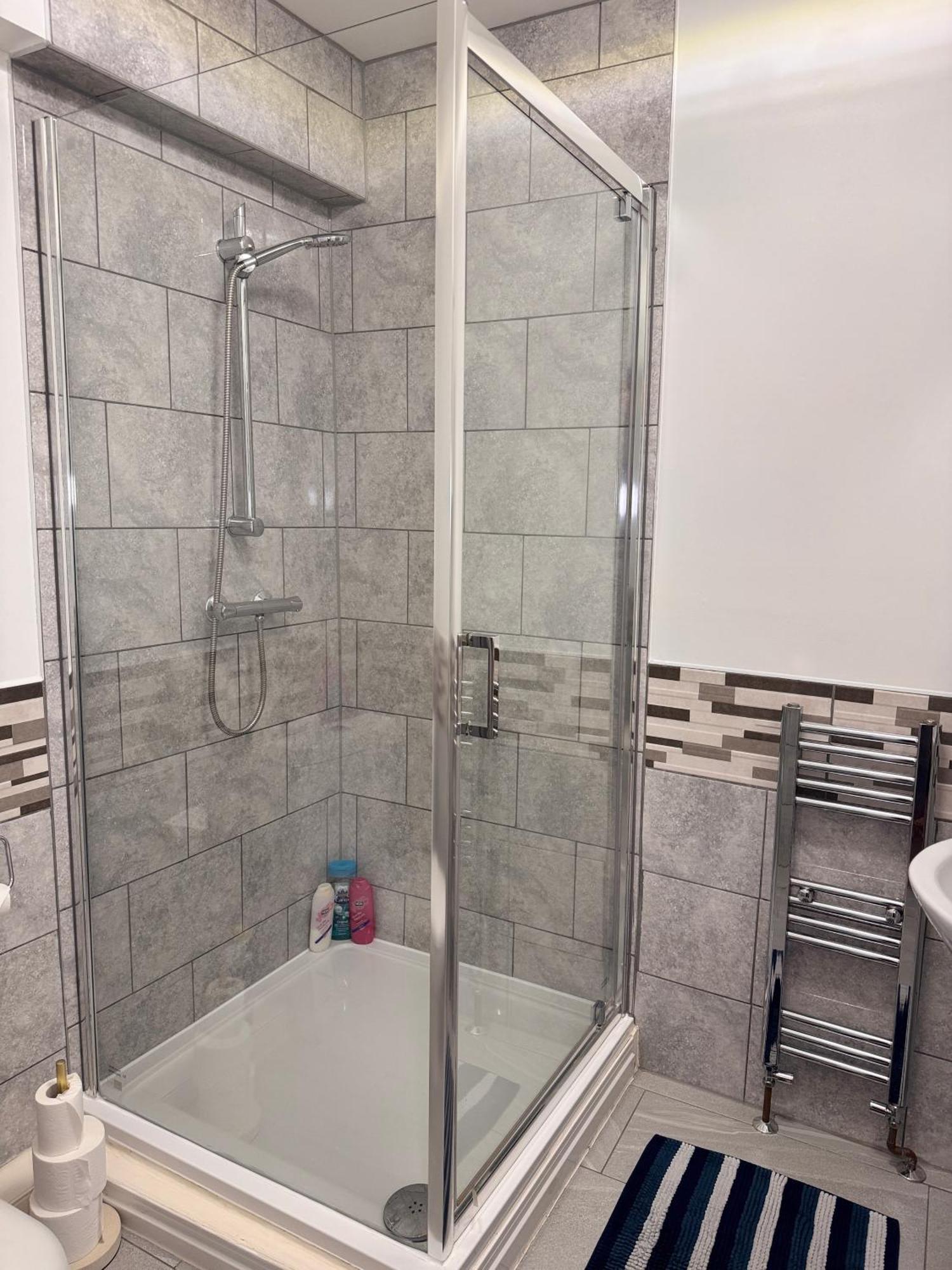 Cosy With Kitchenette And Private Bathroom - 15mins To London! Appartamento *